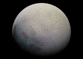 Encélado: lua de Saturno tem potencial para abrigar vida