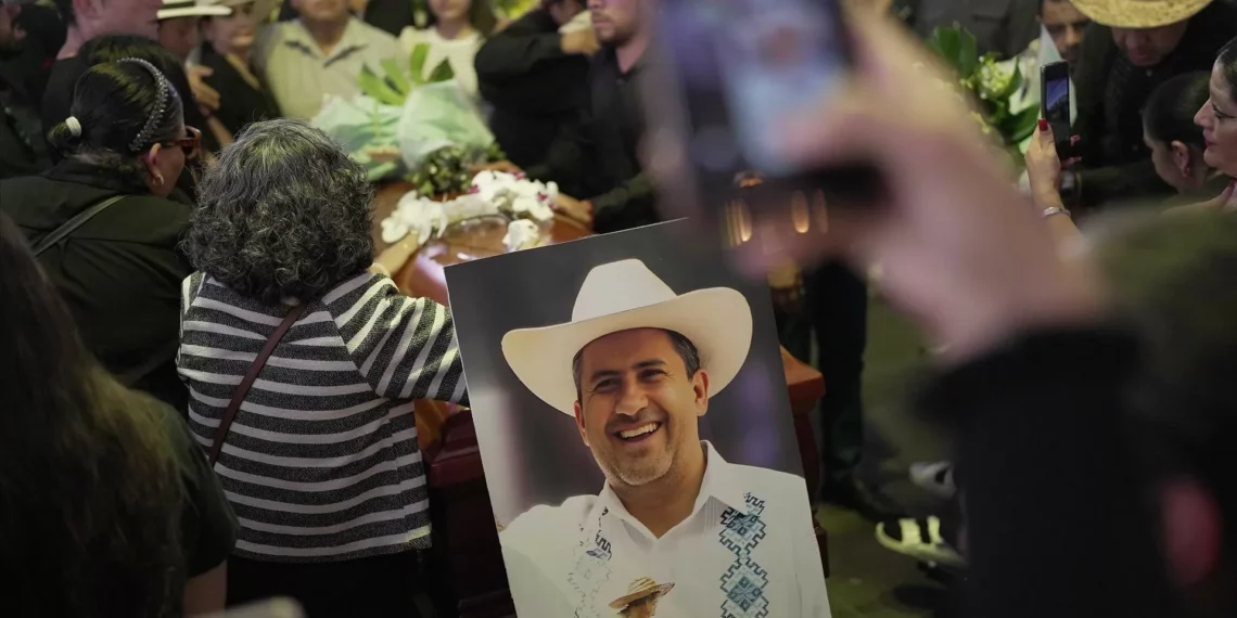 “Acorda, México!” Autarca mexicano morto a tiro durante festa do Dia dos Mortos