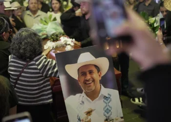 “Acorda, México!” Autarca mexicano morto a tiro durante festa do Dia dos Mortos