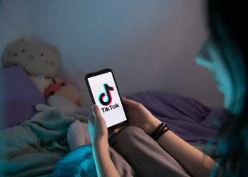 Redes sociais só a partir dos 16 anos. Parlamento Europeu contra “faroeste” digital