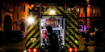 Incêndio em hotel na Avenida dos Aliados faz um ferido e corta trânsito