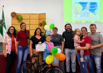 Alunos de Rio dos Cedros se destacam no Concurso de Desenho e Poesia do Programa Vale Muito