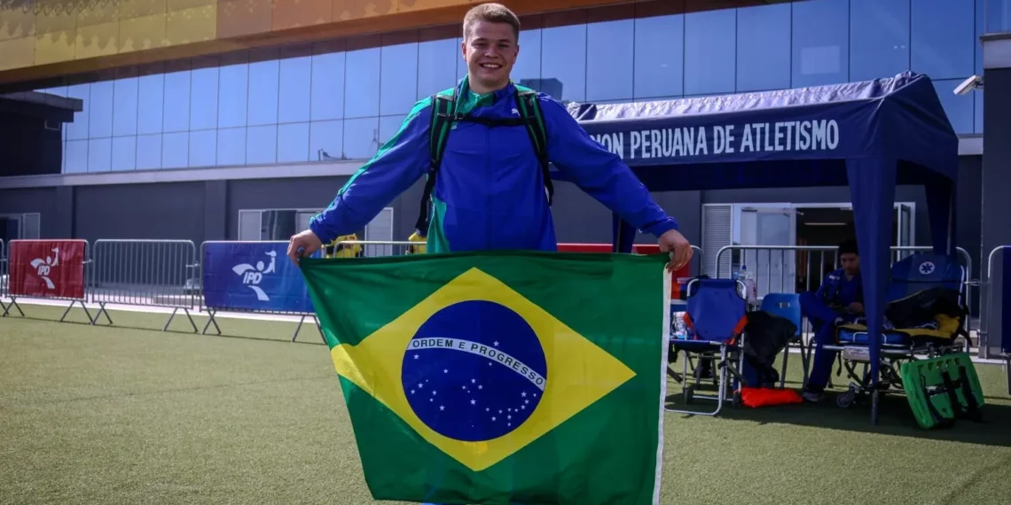 Atleta de Timbó Eduardo Radatz conquista prata no Sul-Americano Sub-20 de Atletismo