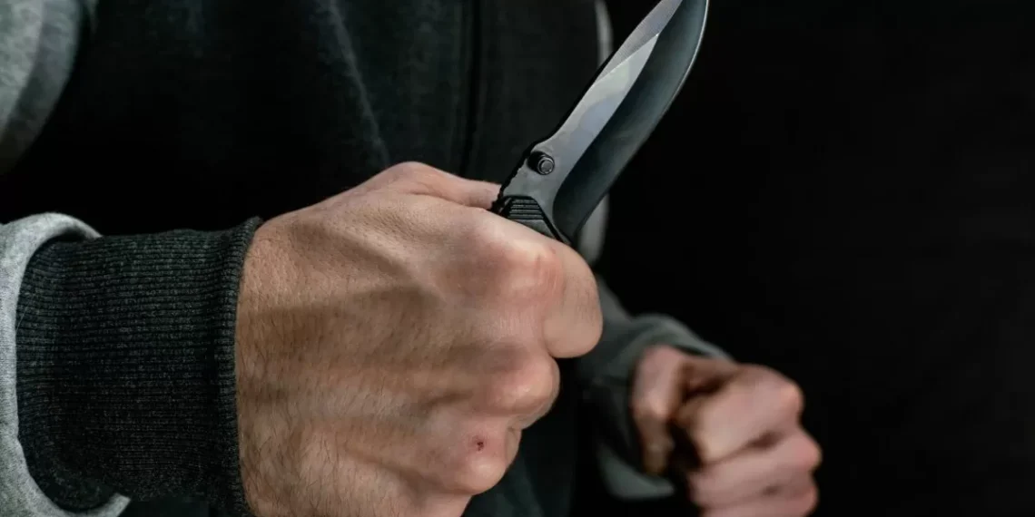 Em SC, homem é esfaqueado no rosto e no tórax após brigar em bar