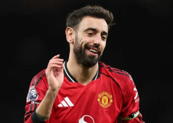 Manchester United goleia, Bruno Fernandes bisa