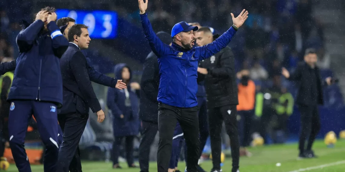 Farioli queixa-se da arbitragem. “Se calhar estavam noutro canal”