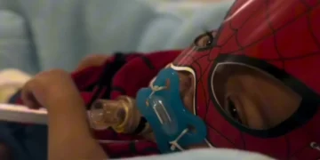 De 620 gramas à vitória: bebê que nasceu prematuro deixa hospital de Blumenau após oito meses de luta