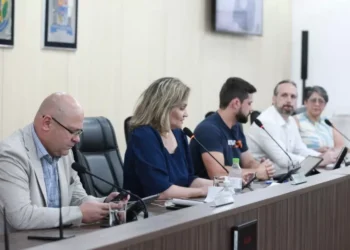 Sessão na Câmara de Blumenau aprovou pacote de projetos e mudanças nas gratificações aos profissionais da Saúde