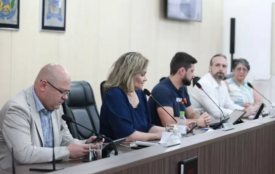 Sessão na Câmara de Blumenau aprovou pacote de projetos e mudanças nas gratificações aos profissionais da Saúde