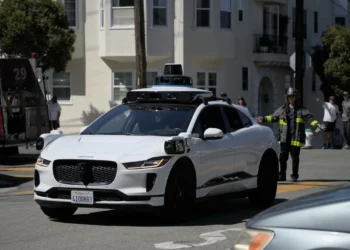 Robotáxis da Waymo podem ganhar Gemini embutido