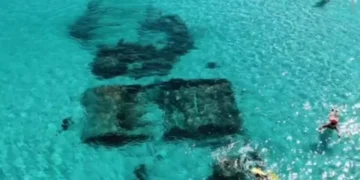 Praia Grande, Arraial do Cabo, atrai mergulhadores para naufrágio em águas transparentes