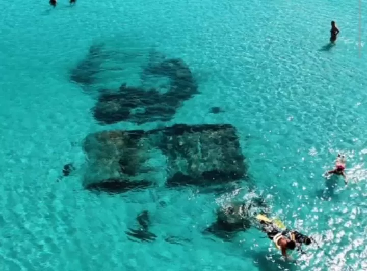 Praia Grande, Arraial do Cabo, atrai mergulhadores para naufrágio em águas transparentes