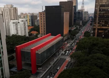 Confiança de serviços avança pelo segundo mês seguido em dezembro