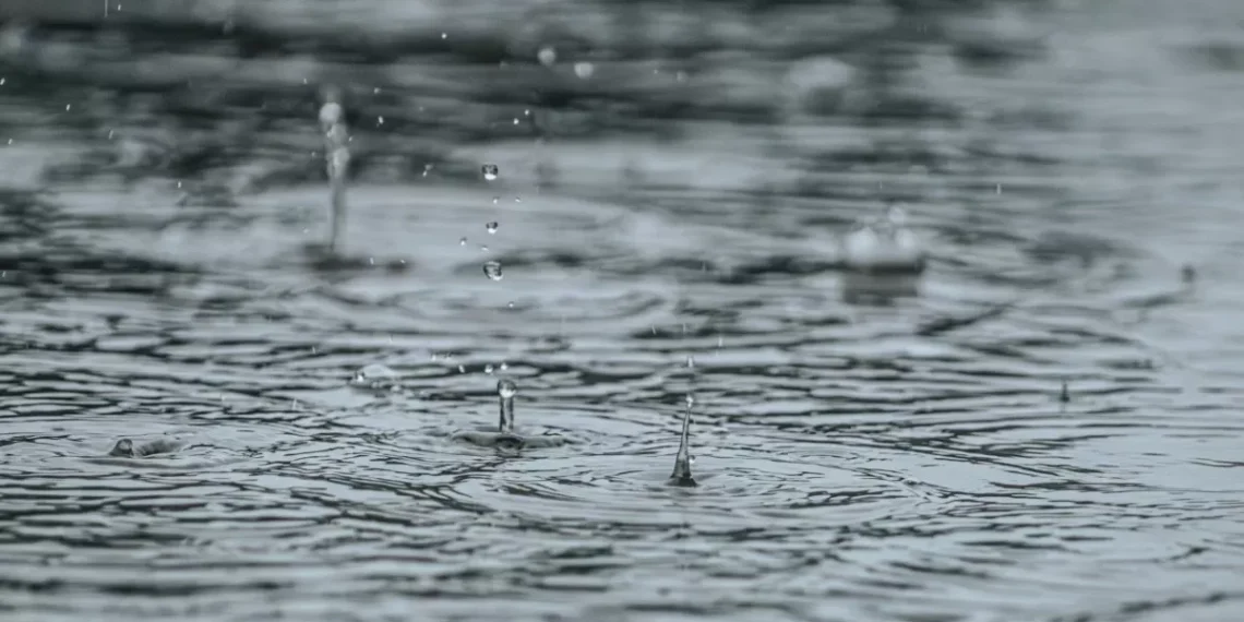 Temporais marcam a passagem de ano em SC, mas virada não tem risco