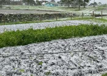 Granizo rompe onda de calor e marca início de semana de forte instabilidade em SC