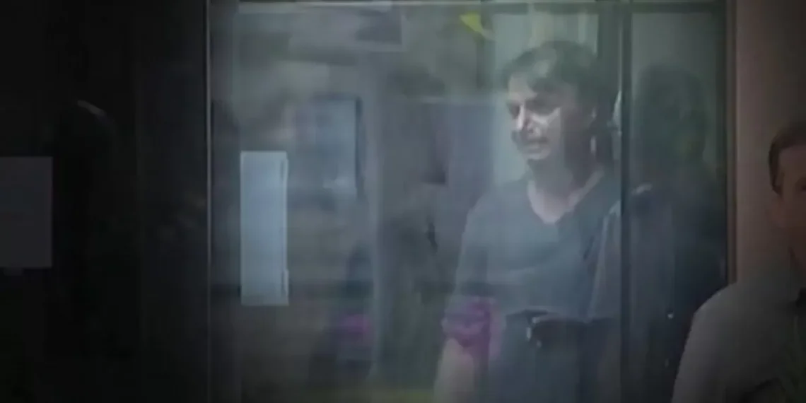 Após a prisão, defesa de Bolsonaro tenta conversão da pena para regime domiciliar por motivos humanitários