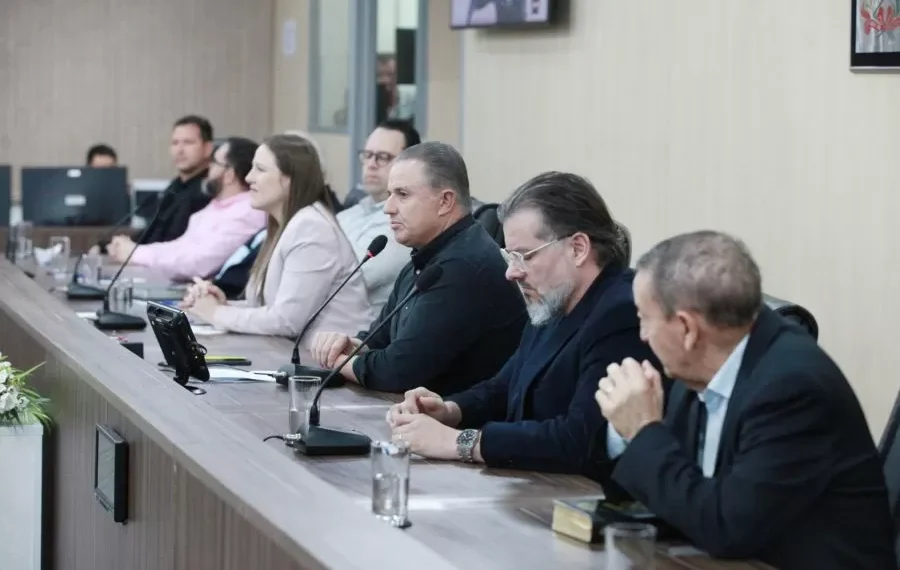 Câmara de Blumenau celebra o Dia da Bíblia em sessão marcada por homenagens e manifestações de fé