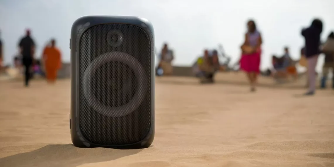 Uso de caixas de som é proibido nas praias de Florianópolis e infração gera multa de R$ 500