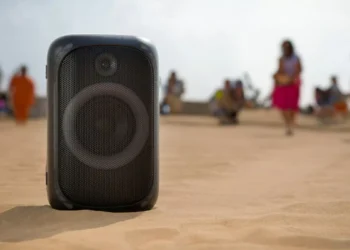 Uso de caixas de som é proibido nas praias de Florianópolis e infração gera multa de R$ 500