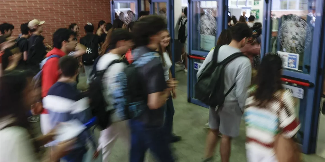 Ministério da Educação determina regresso de 169 professores às escolas