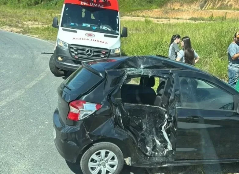 Colisão entre carro e moto deixa feridos e mobiliza resgate na BR-470, em Ascurra