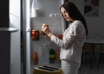 O que causa o sonambulismo?