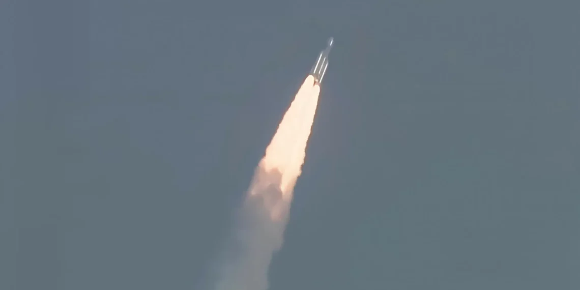 Agência espacial da Índia lança o satélite mais pesado do país 