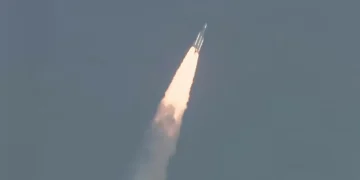 Agência espacial da Índia lança o satélite mais pesado do país 