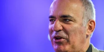 Tribunal russo ordena prisão de Kasparov por críticas à guerra na Ucrânia