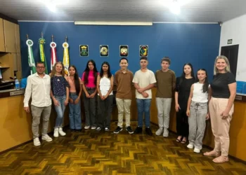 Câmara encerra mandato dos Vereadores Mirins 2025 e empossa nova legislatura para 2026 em sessão lotada