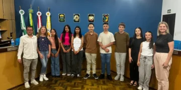 Câmara encerra mandato dos Vereadores Mirins 2025 e empossa nova legislatura para 2026 em sessão lotada