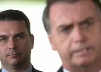 Jair Bolsonaro escolhe o filho Flávio para candidato presidencial em 2026