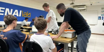 Estudantes da rede municipal de Timbó finalizam curso de mecatrônica com desafio prático