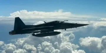 Passageira flagra aproximação de caça da FAB durante voo particular