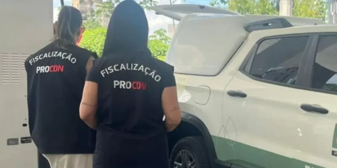 Bomba que entregava menos combustível do que o mostrado no visor é interditada em Blumenau