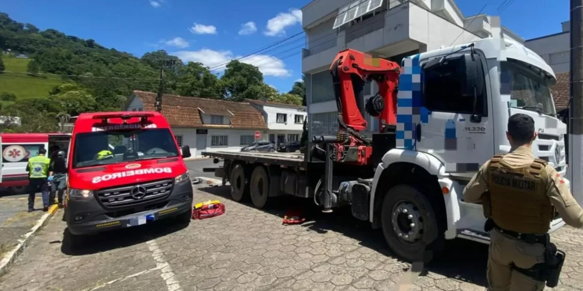 Motociclista é encontrado morto debaixo de caminhão após colisão em Ituporanga
