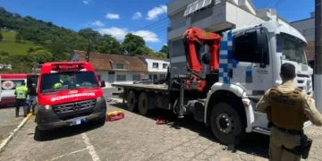 Motociclista é encontrado morto debaixo de caminhão após colisão em Ituporanga