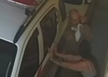 Bebê de 45 dias engasga com leite e é salva por policial militar em SC