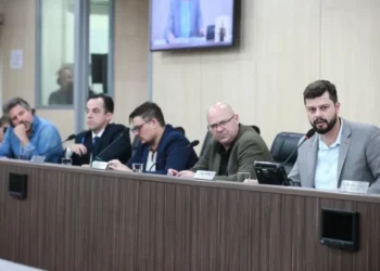 Câmara de Blumenau recebe consultoria para detalhar revisão tarifária do esgoto