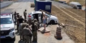 Fuga após assalto termina em colisão e prisão de dupla em Indaial