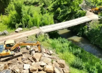Ponte da Estrada Geral Serra São João passa por reconstrução em Benedito Novo