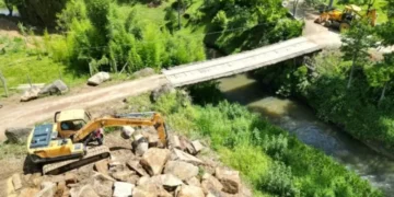 Ponte da Estrada Geral Serra São João passa por reconstrução em Benedito Novo