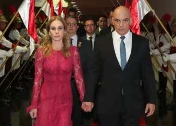 Contrato de R$ 129 milhões entre Banco Master e escritório da esposa de Moraes aparece em material apreendido pela PF