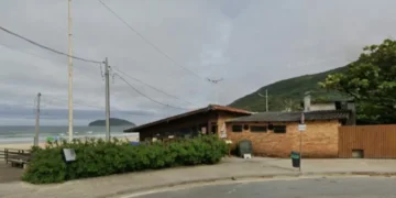 Mistério em SC: corpo é encontrado dentro de mala na Praia do Santinho e perícia trabalha para identificar vítima