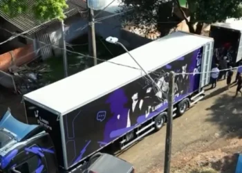 Cantor Luan Pereira emociona escola com surpresa natalina e entrega bicicletas a todos os alunos