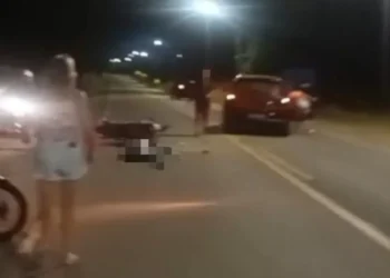 Colisão entre carro e motocicleta deixa homem ferido em Timbó