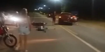 Colisão entre carro e motocicleta deixa homem ferido em Timbó