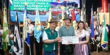 Governo de SC entrega pavimentação da SC-421 durante abertura da Festa Pomerana