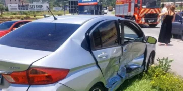 Colisão envolvendo dois carros na BR-470, em Ascurra, deixa mulher ferida