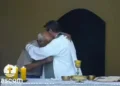 Fiel sobe ao altar, abraça padre e chora durante missa após perder o neto em SC